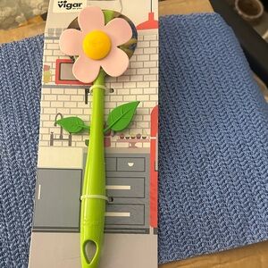 Flower Kitchen Scrub Brush - Green and Pink